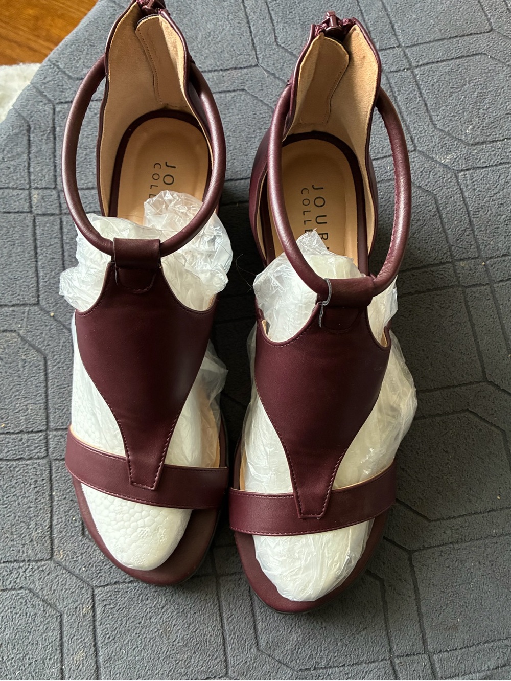 Journee Trayle Wedge Sandal